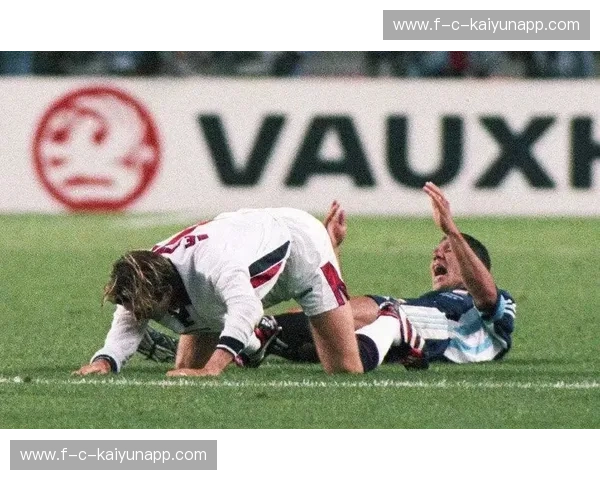 蓝黑铁军对阵里昂雄狮：一场跨越阿尔卑斯山的足球美学博弈